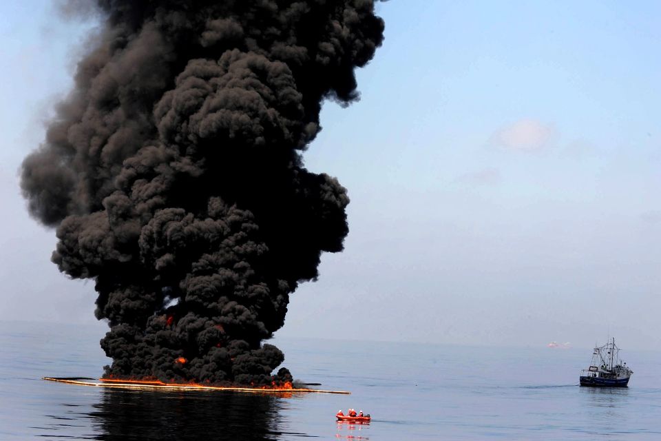 Unfälle bei Bohrungen oder dem Transport von Erdöl können katastrophale Auswirkungen auf die Umwelt haben.